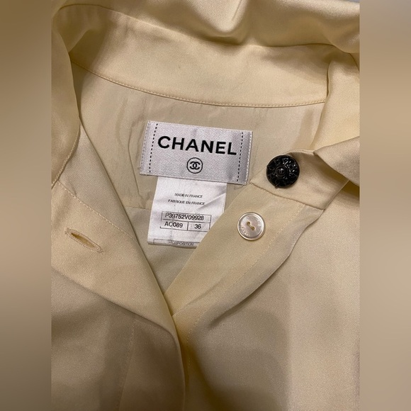 Chanel authentic limited edition vintage Sleeveless Cream Blouse, almost new - Picture 6 of 8